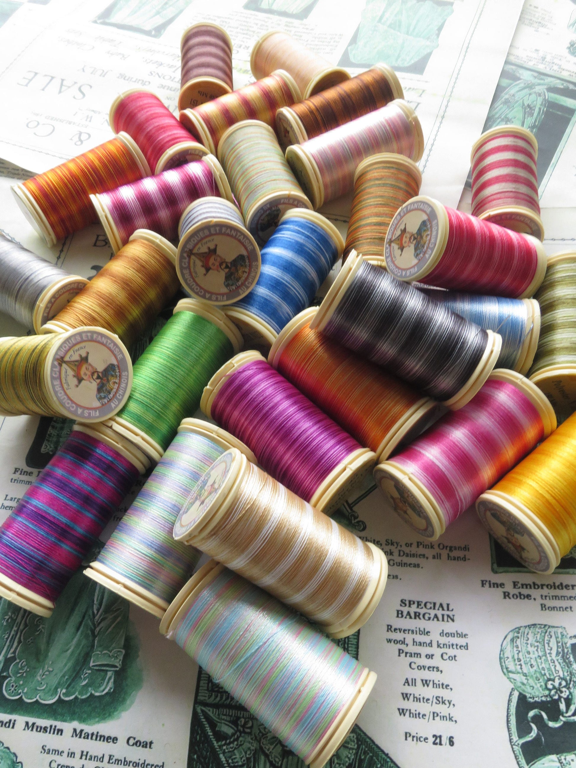 Sajou Glossy Varigated Thread/ Fil Multicolore Brilliant - All Colours