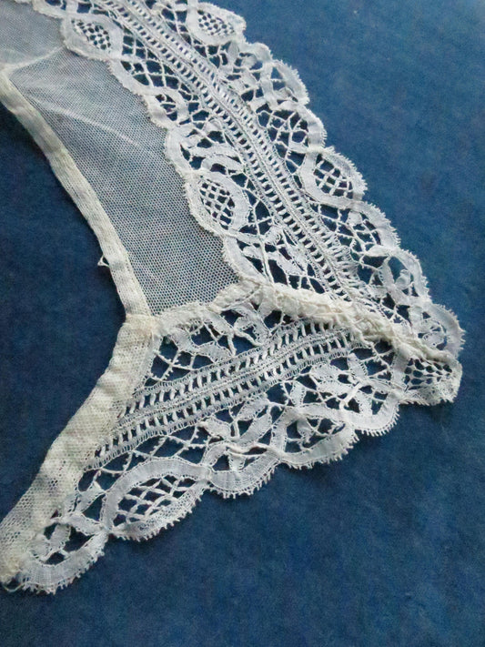 Antique Victorian Honiton Guipure Lace & Tulle Collar