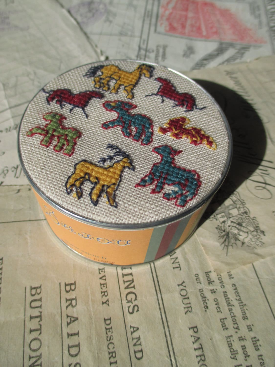 Sajou Museum & Heritage Bayeux Tapestry Cross Stitch Embroidery Kit- Bayeux Animals Pot