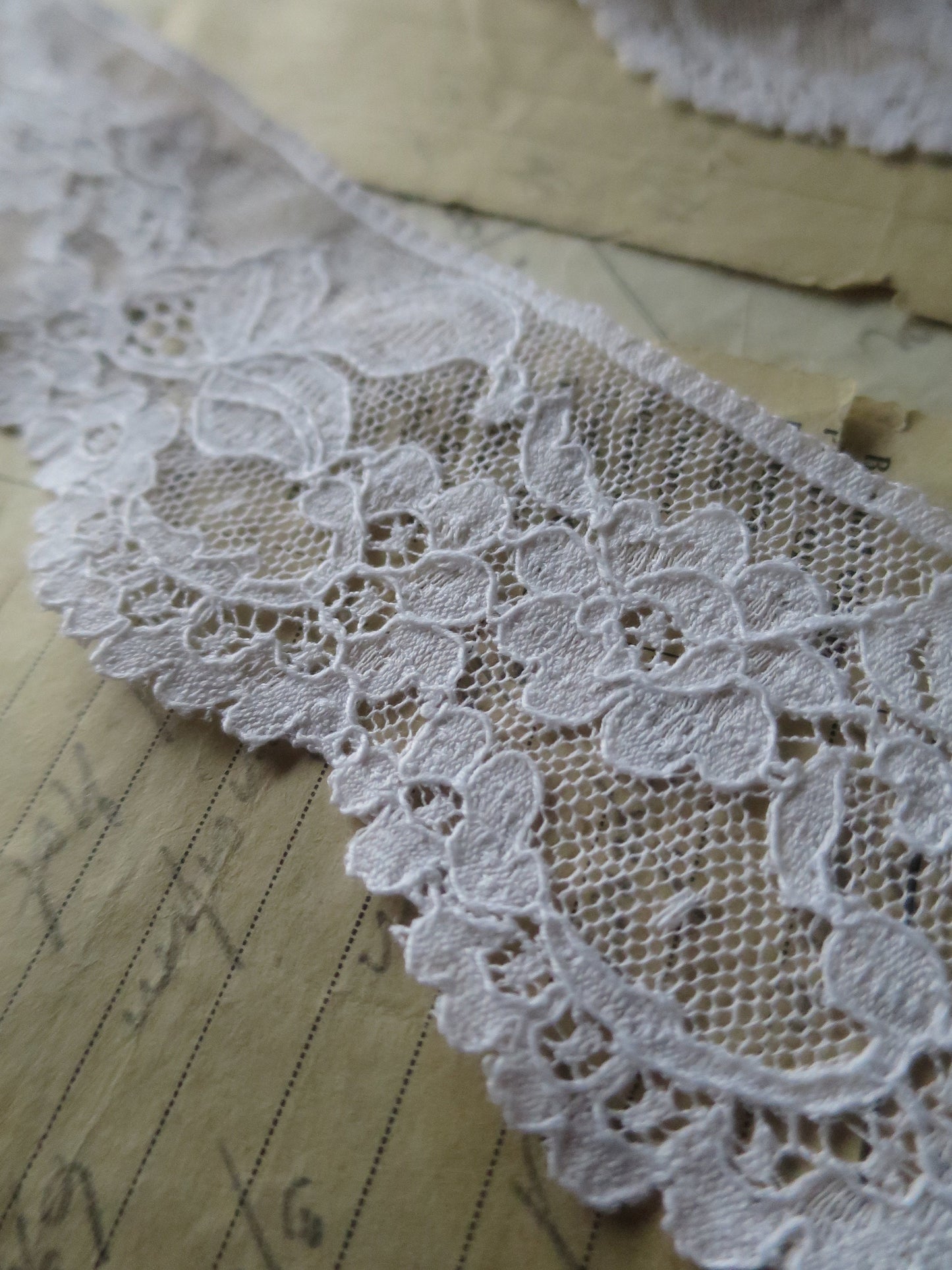 White English Nottingham Lace- Chantilly Swags & Flowers 5.5 cm