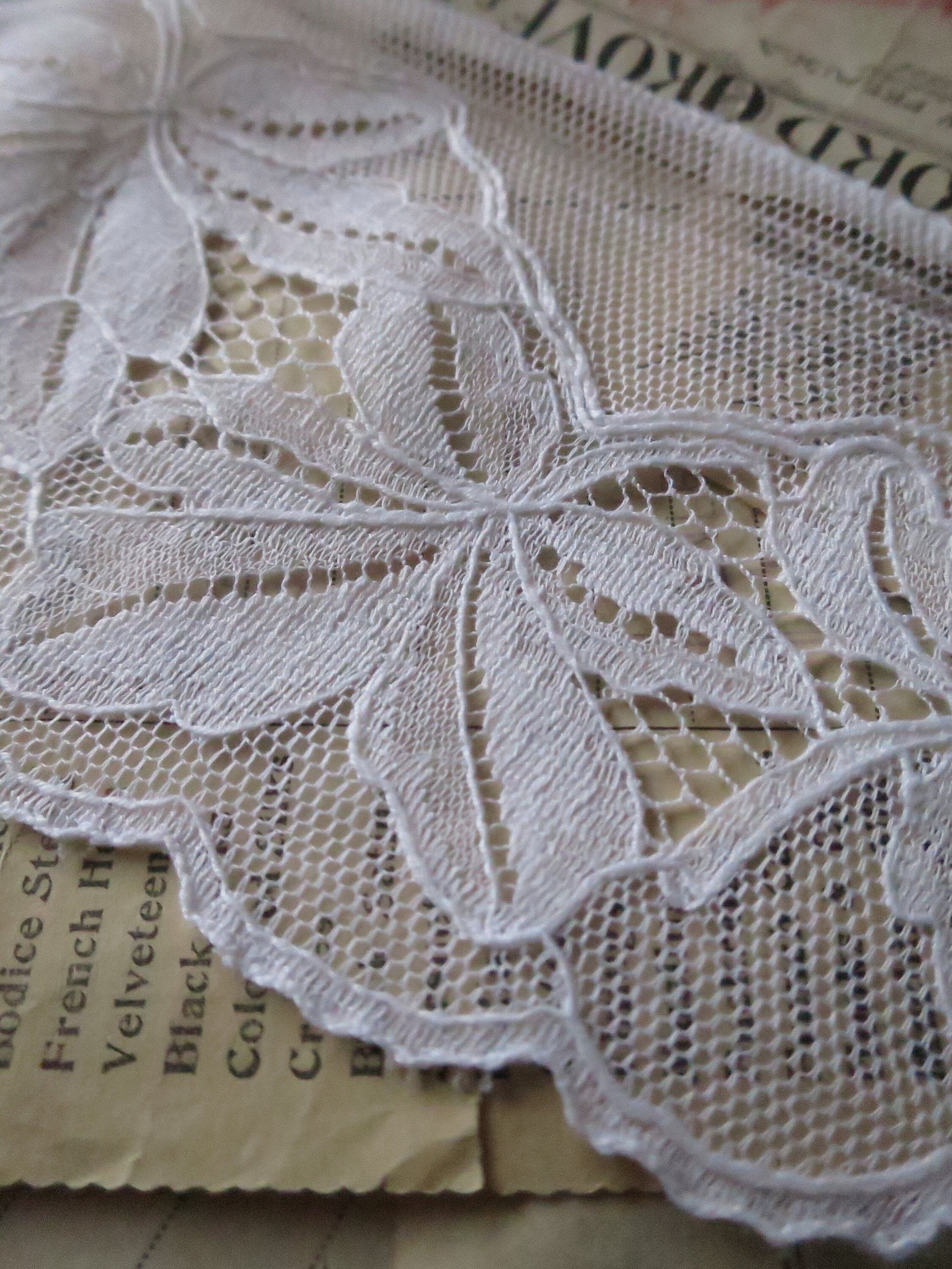 White English Nottingham Lace- Large Leaves- 9.8 cm