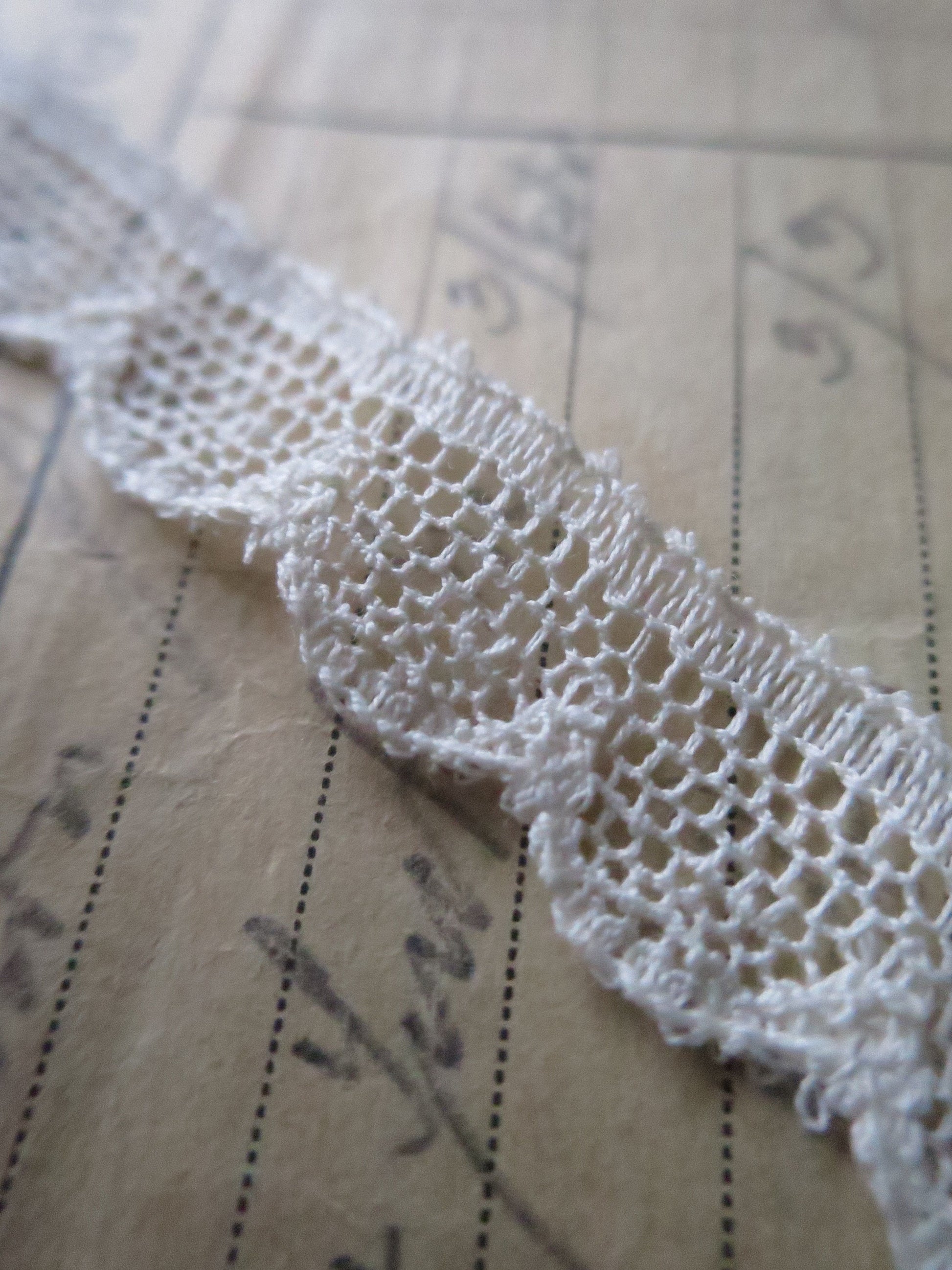 Ecru English Nottingham Lace- Scalloped Net- 1.3 cm