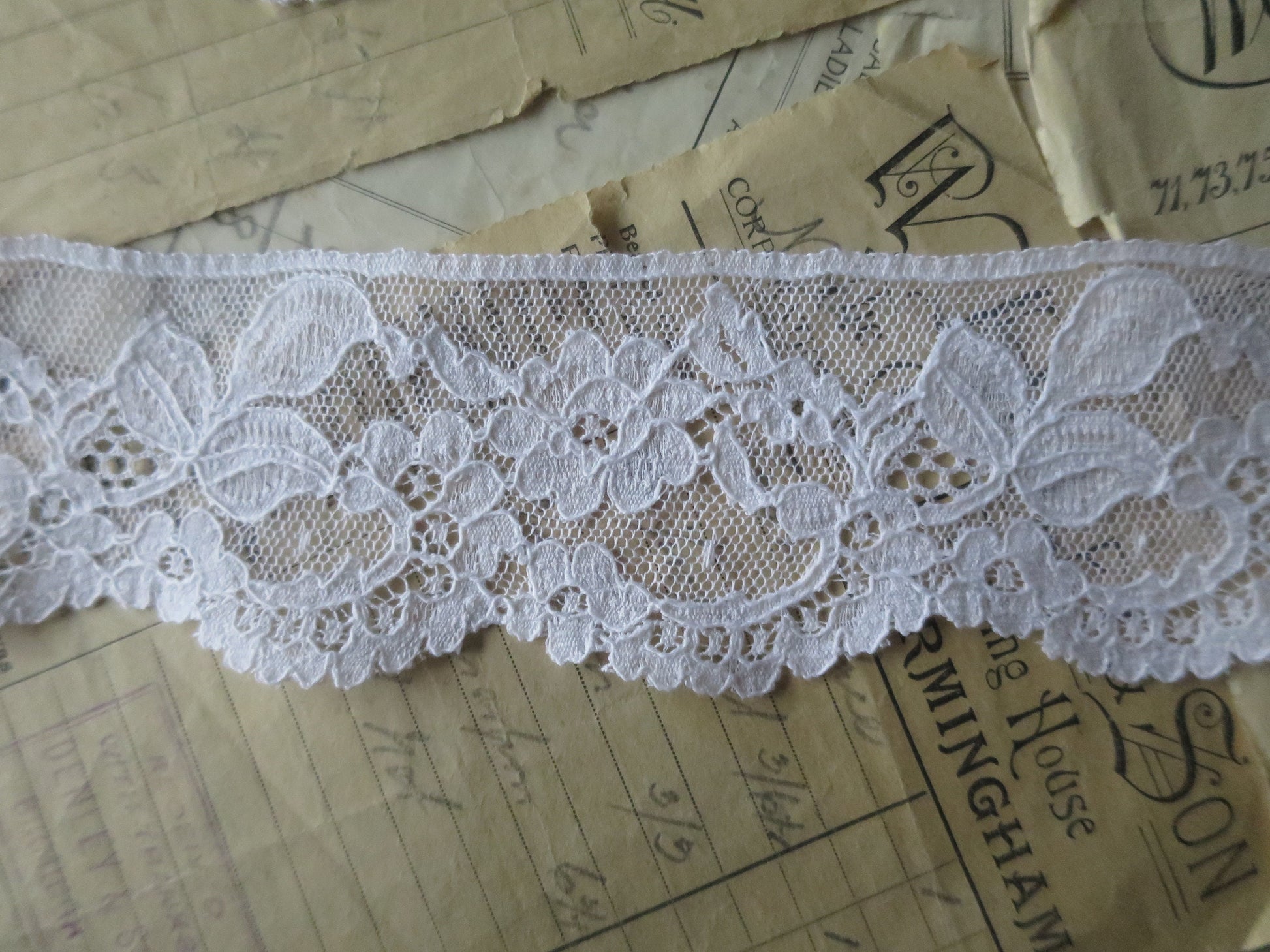 White English Nottingham Lace- Chantilly Swags & Flowers 5.5 cm