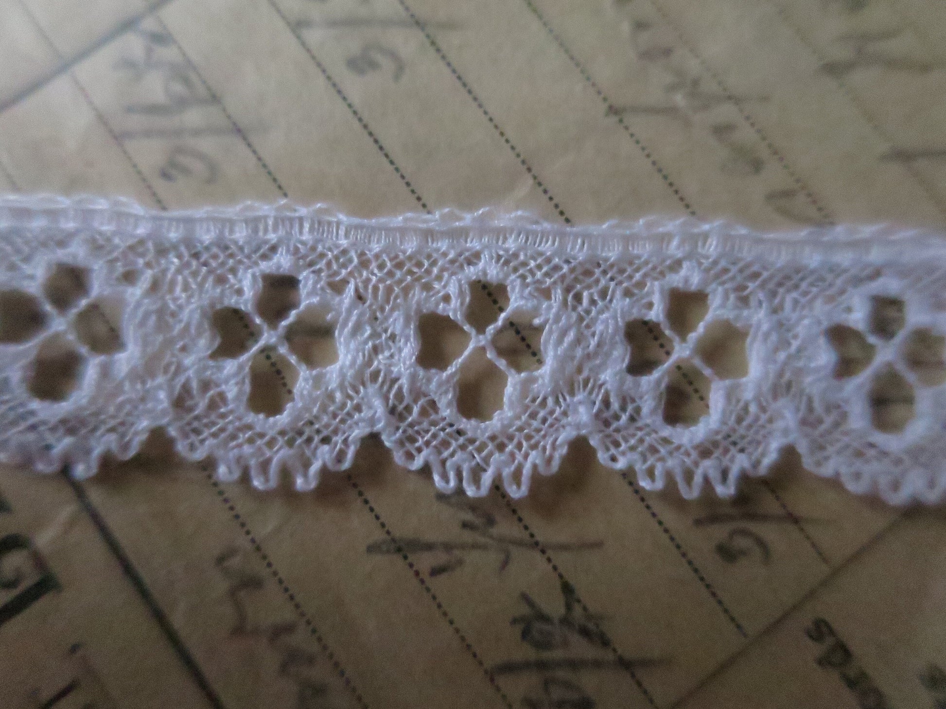 White English Nottingham Lace- Bucks Point Clover Eyelets- 1.7 cm