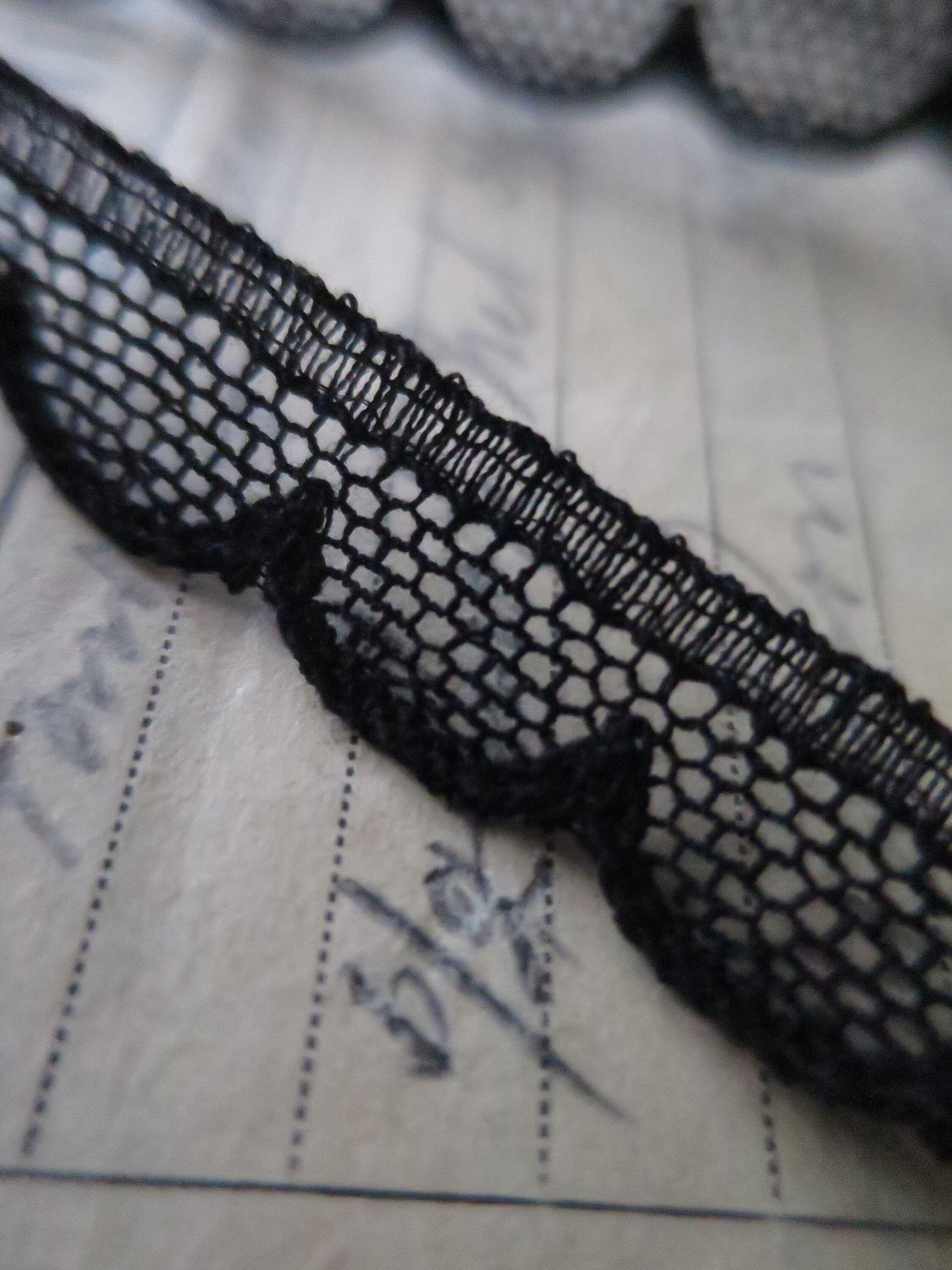 Black English Nottingham Lace- Scalloped Net- 1.3 cm