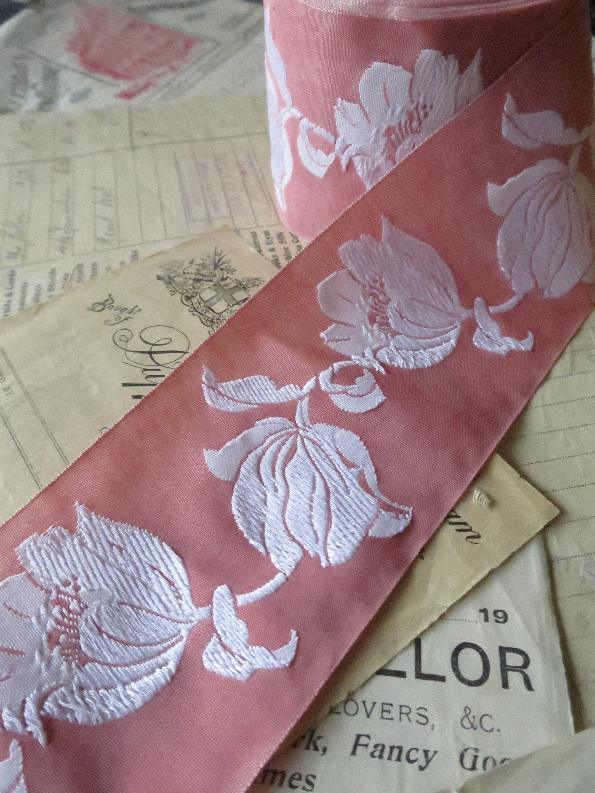 Trailing Tulips 60 mm Jacquard Woven Ribbon- Pink & White