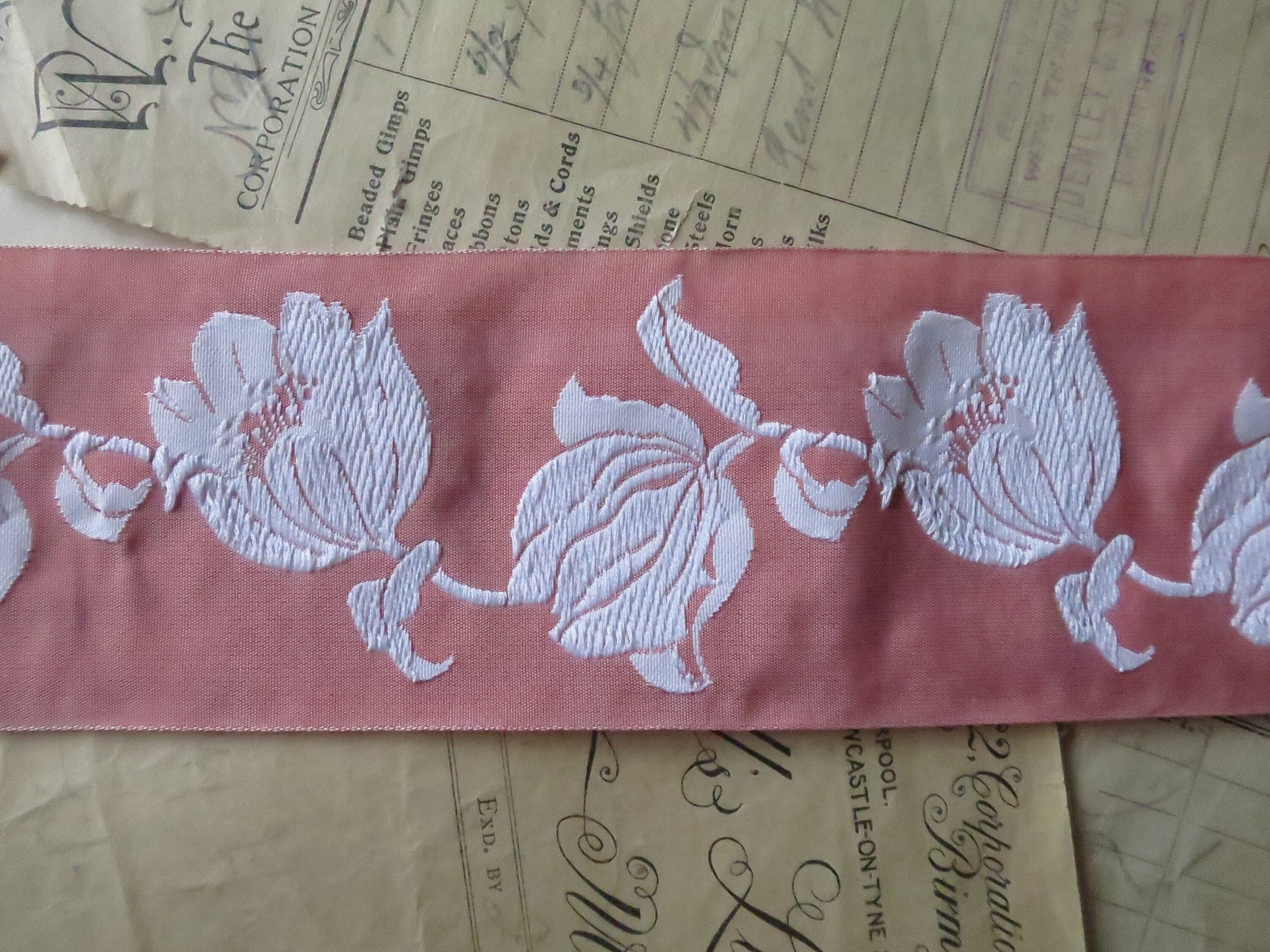 Trailing Tulips 60 mm Jacquard Woven Ribbon- Pink & White