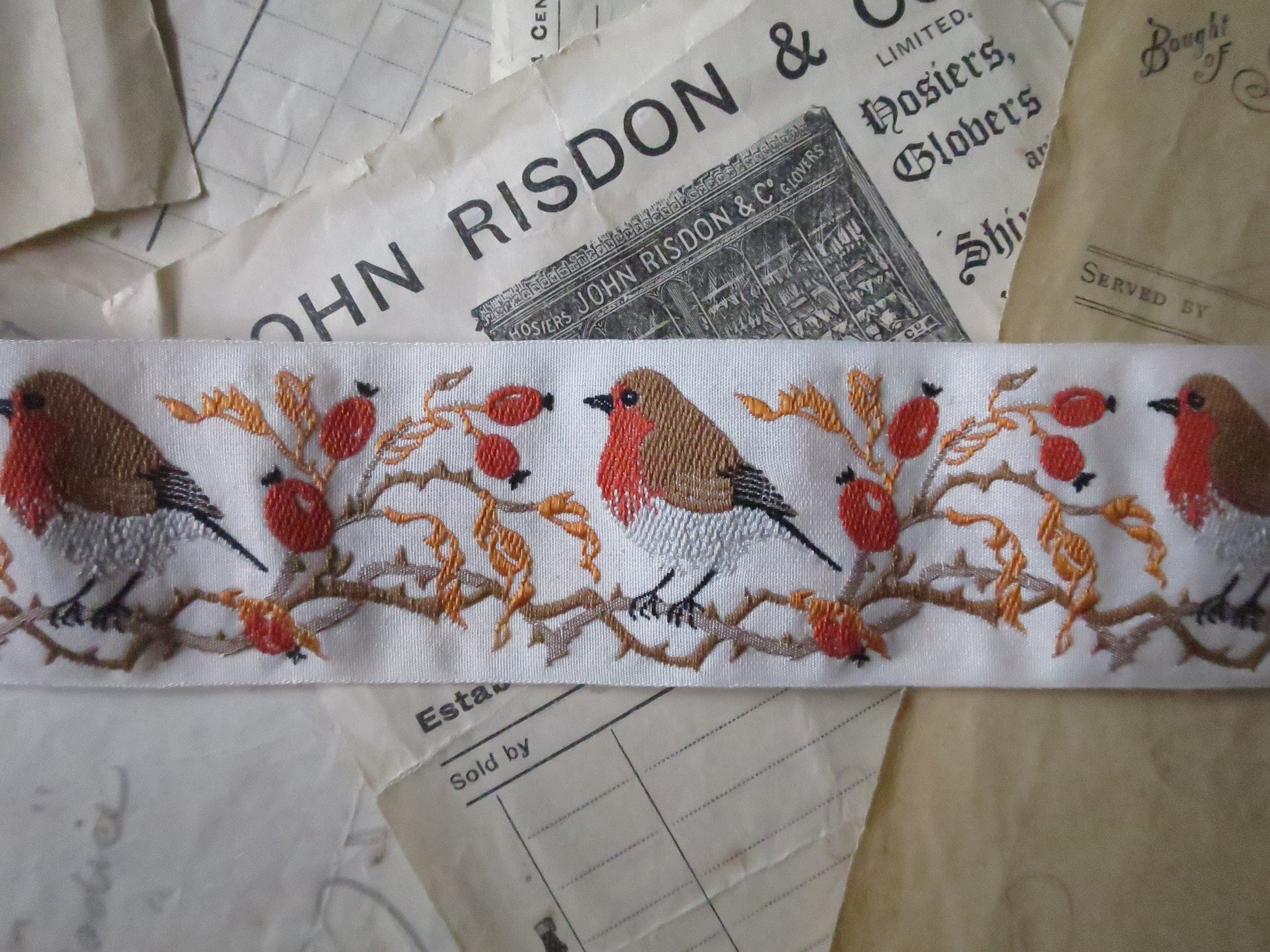 Robins & Rose Hips 40 mm Jacquard Woven Ribbon- Cream