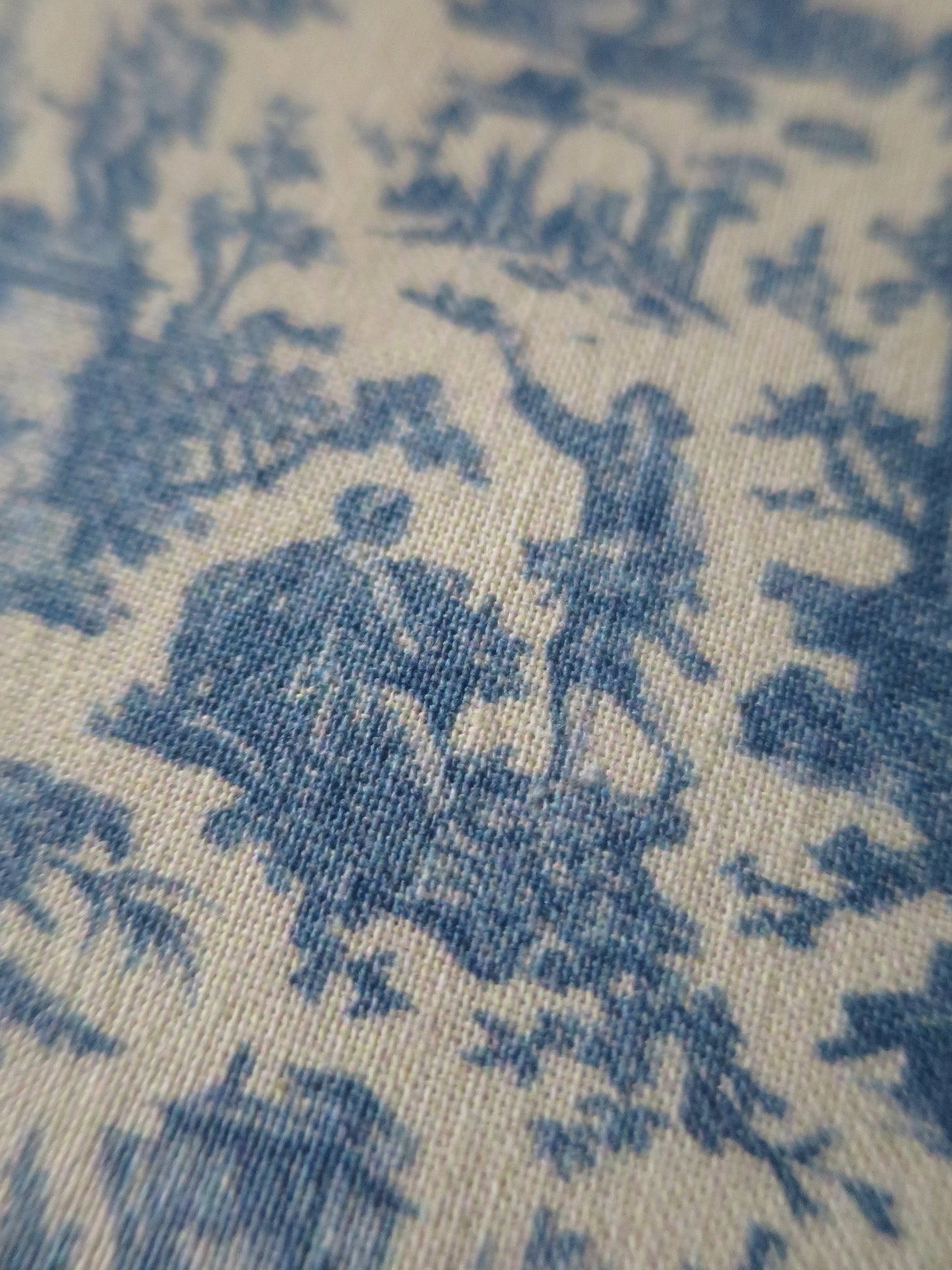 Sajou Fat Quarter Blue Miniature L'offrand a l'Amour- Toile du Jouy- The Gift Of Love