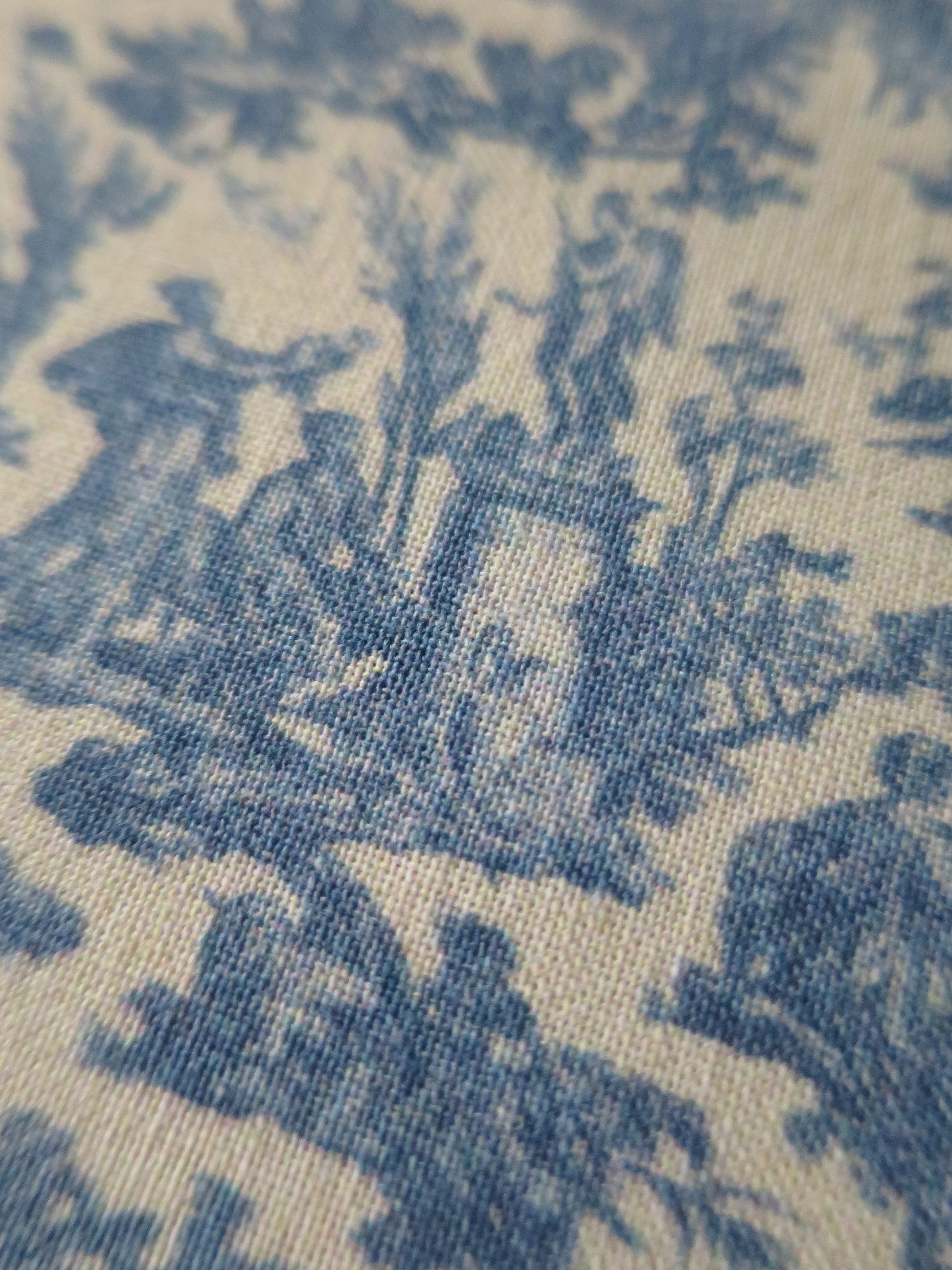 Sajou Fat Quarter Blue Miniature L'offrand a l'Amour- Toile du Jouy- The Gift Of Love