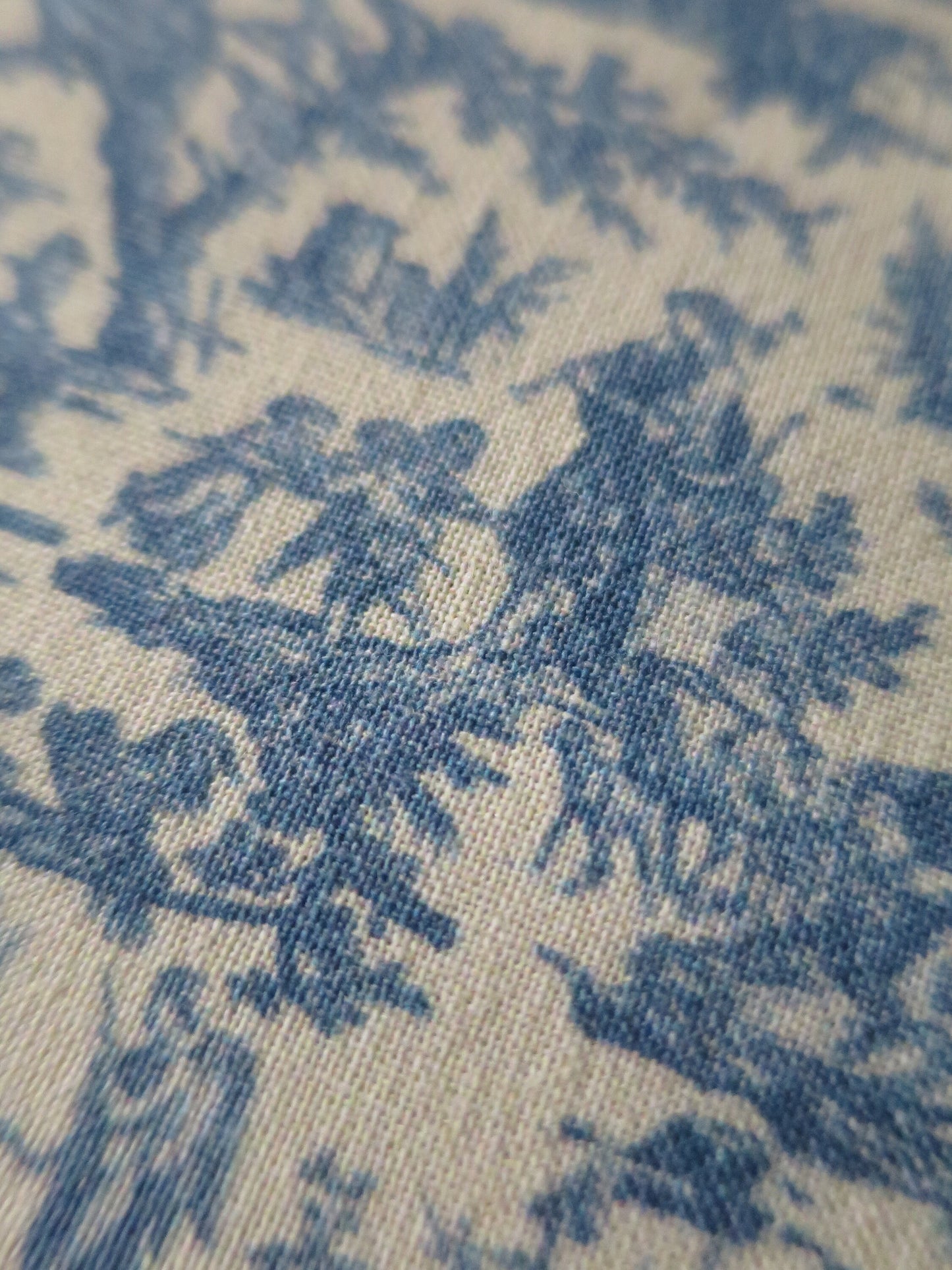 Sajou Fat Quarter Blue Miniature L'offrand a l'Amour- Toile du Jouy- The Gift Of Love