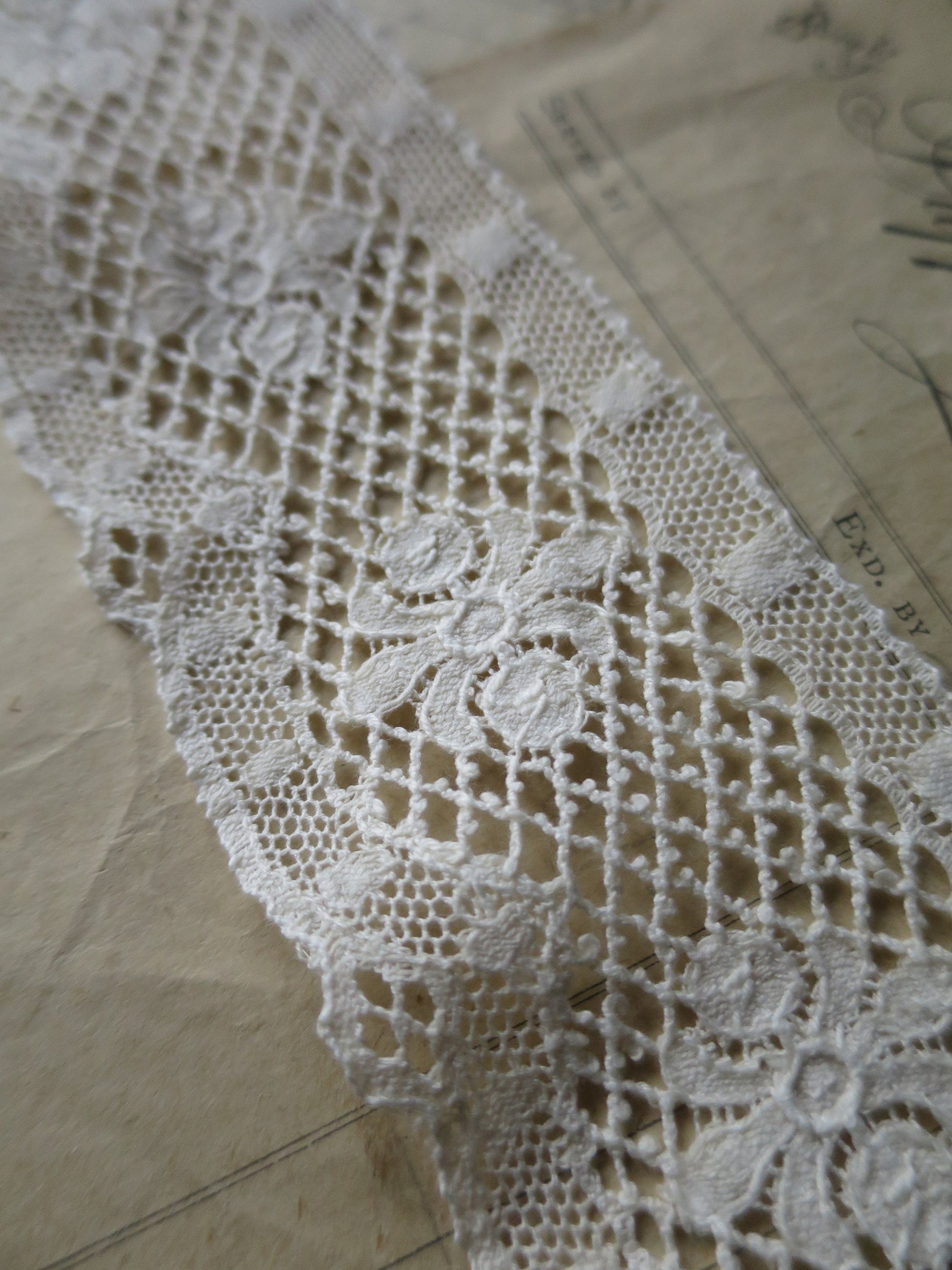 Ecru English Nottingham Lace- Scalloped Trellis Guipure- 5.5 cm