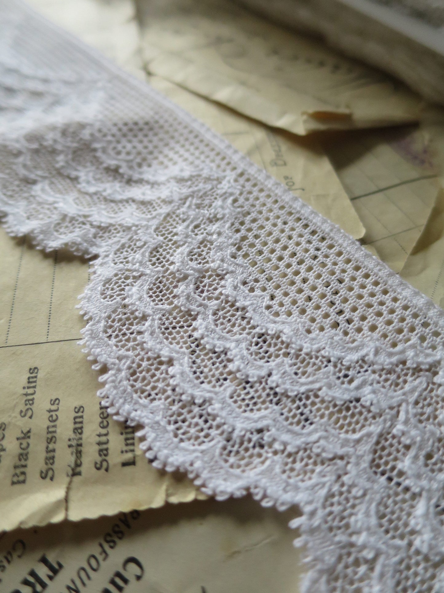 White English Nottingham Lace- Frothy Triple Swags Point Lace- 5.5 cm