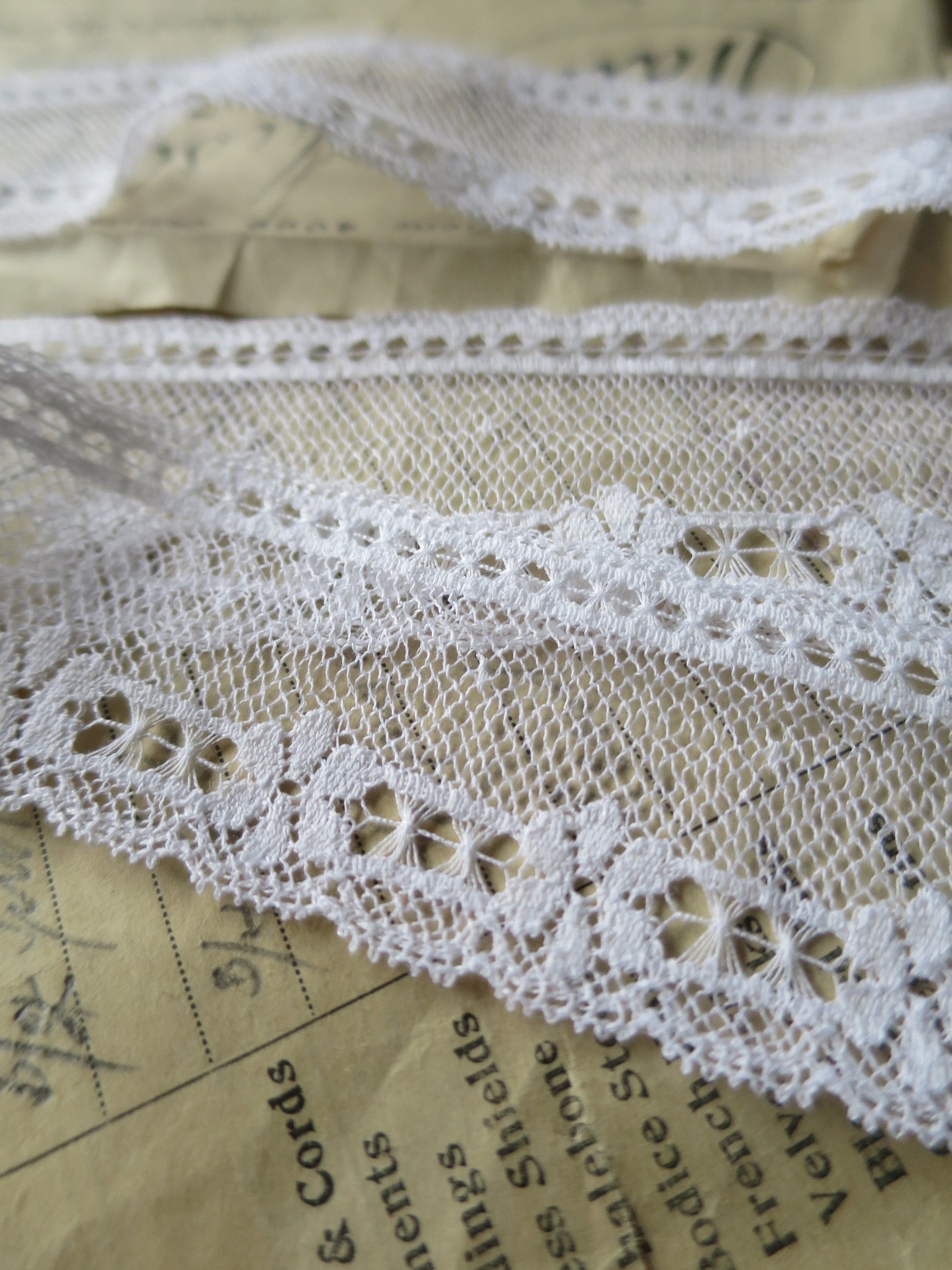 White English Nottingham Lace- Floral & Openwork Point Lace- 3.5 cm