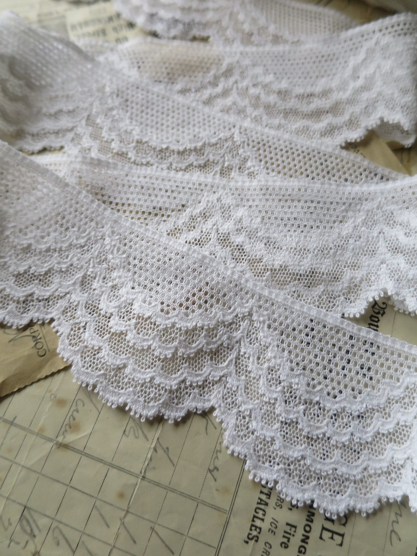 White English Nottingham Lace- Frothy Triple Swags Point Lace- 5.5 cm