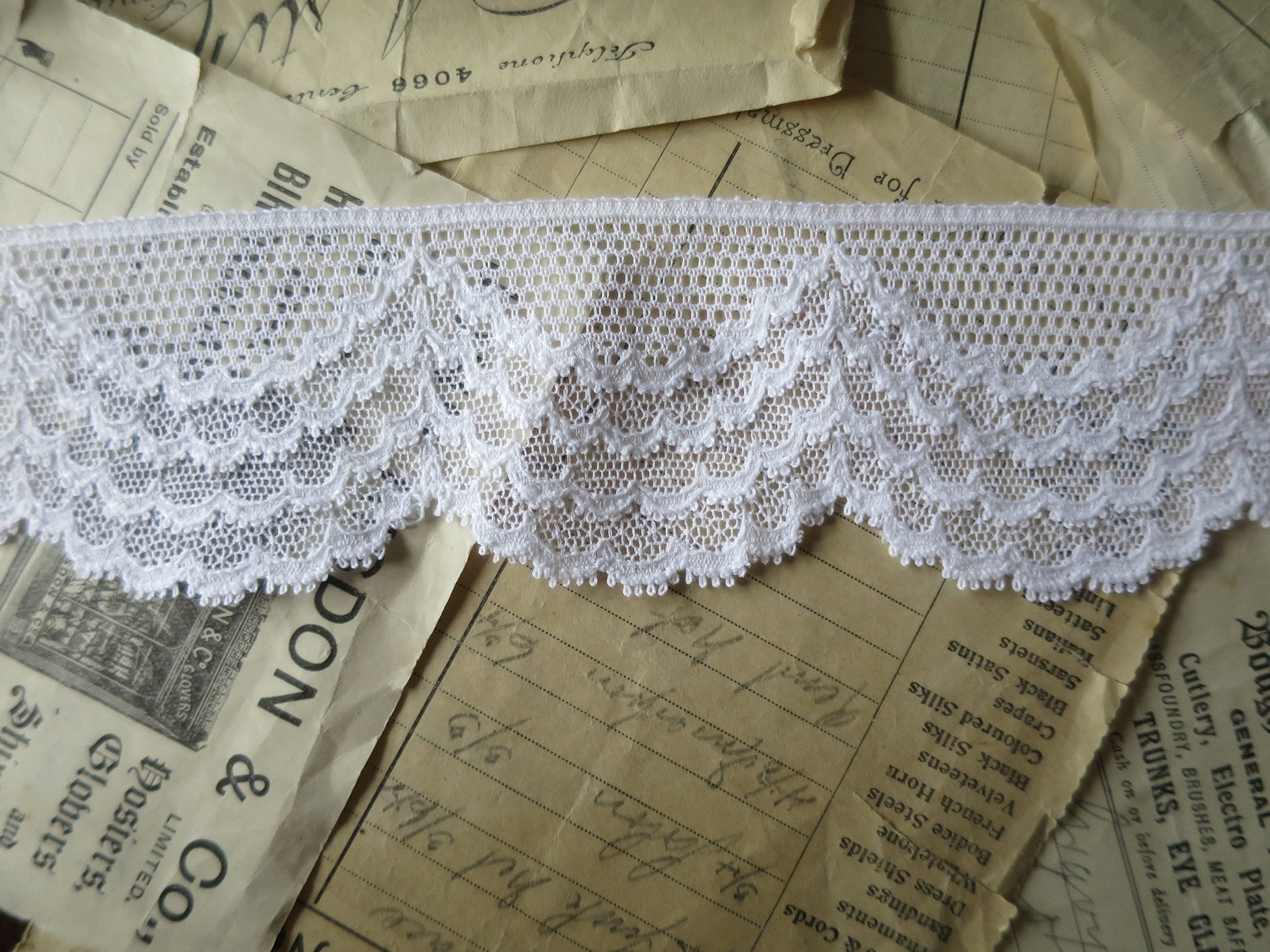 White English Nottingham Lace- Frothy Triple Swags Point Lace- 5.5 cm