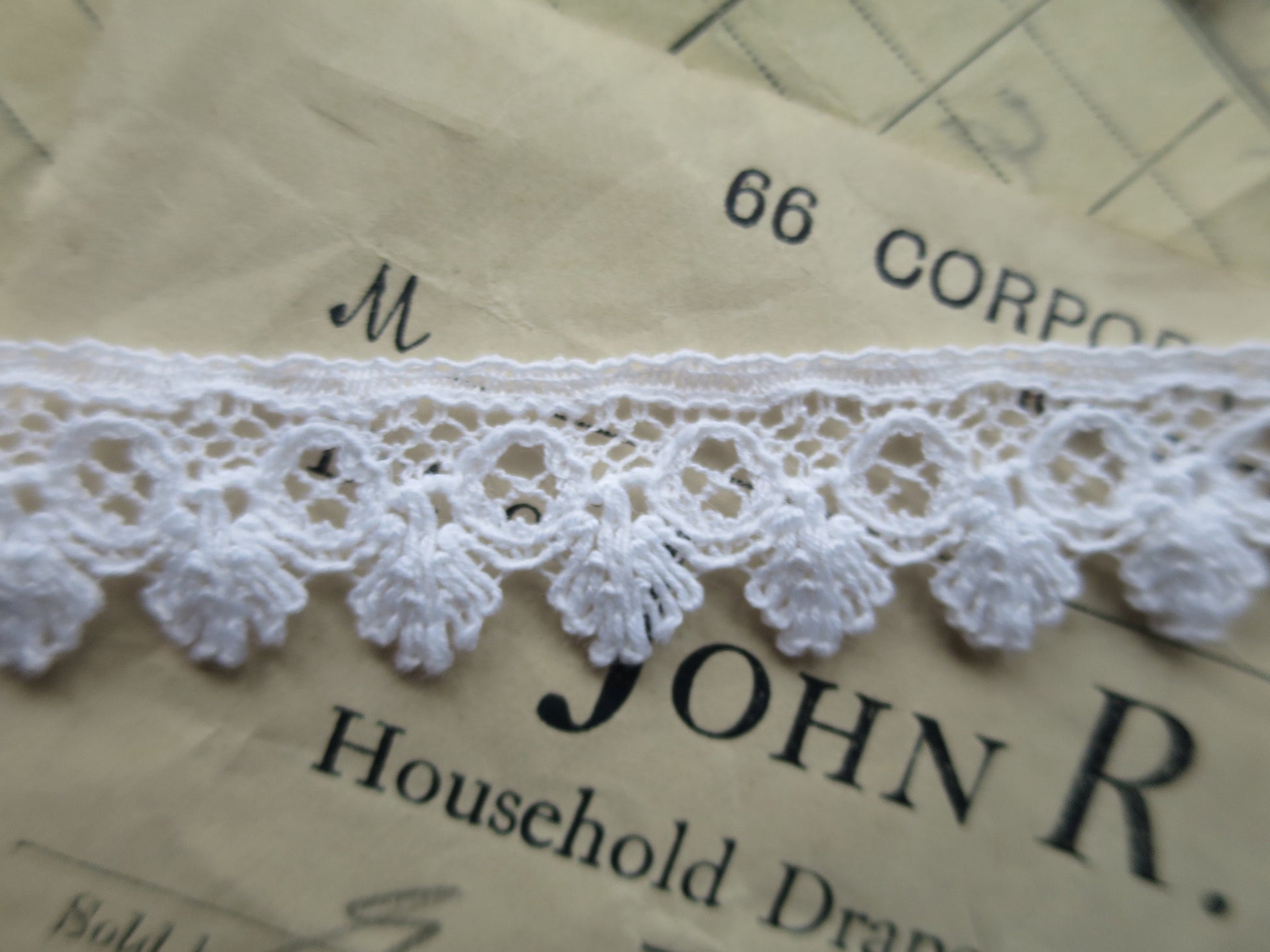 White English Nottingham Lace- Bucks Fans- 1.8 cm