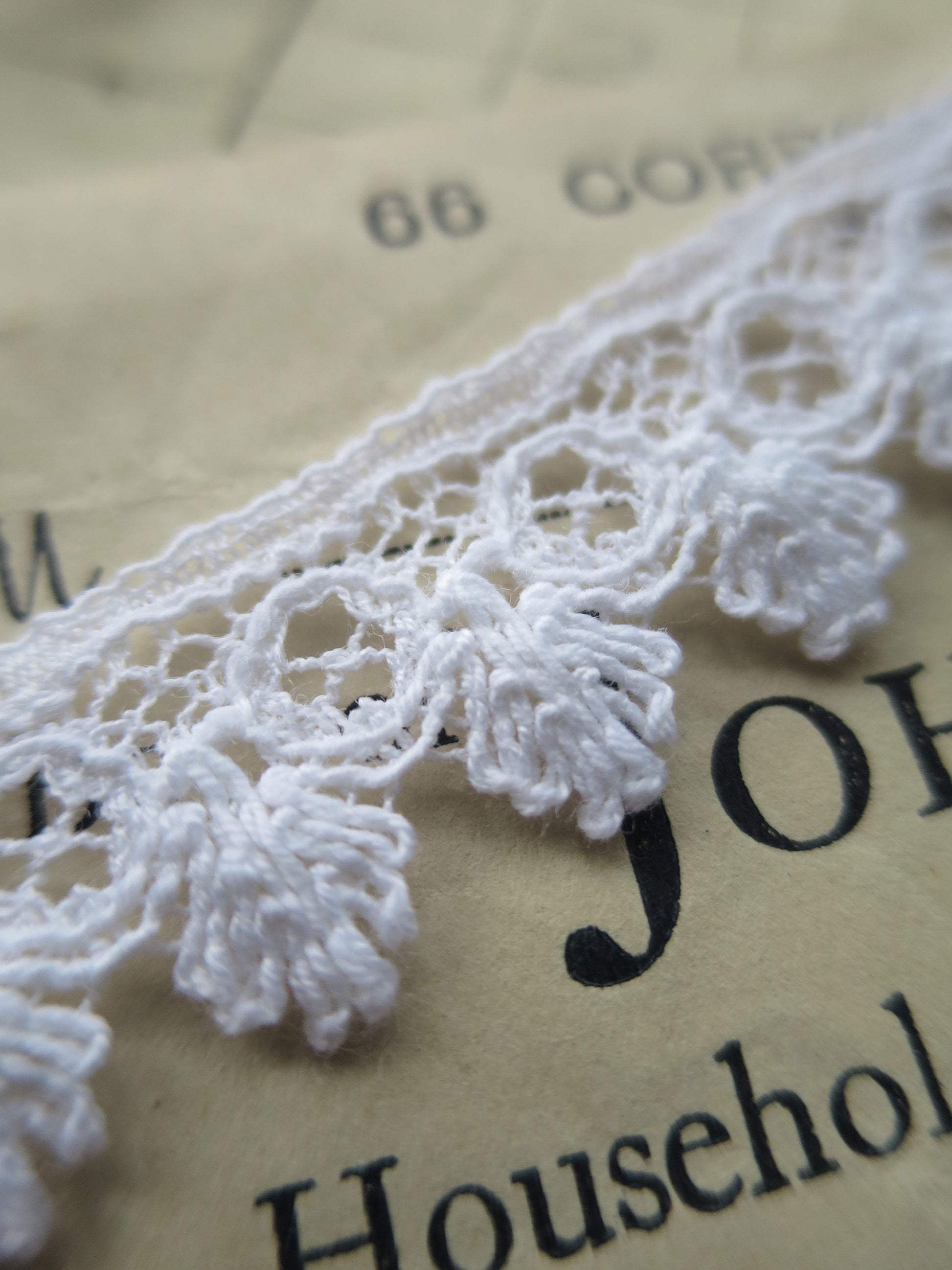 White English Nottingham Lace- Bucks Fans- 1.8 cm