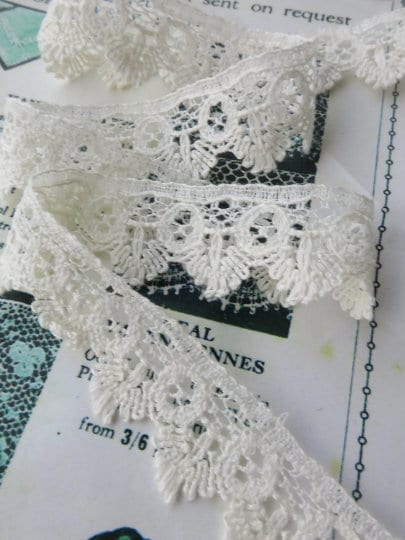 Ecru English Nottingham Lace- Bucks Fans- 1.8 cm