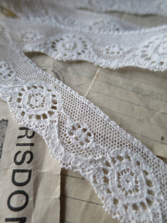 Off White English Nottingham Lace- Broderie Anglaise - 2.7 cm