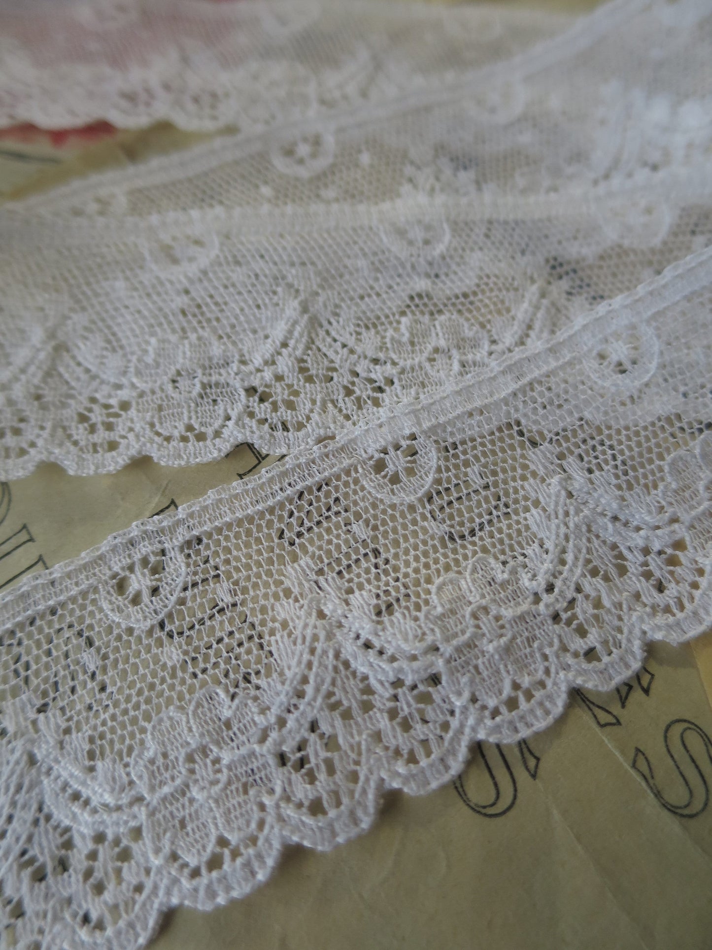 White English Nottingham Lace- Diamond & Floral Point Lace- 3.5 cm