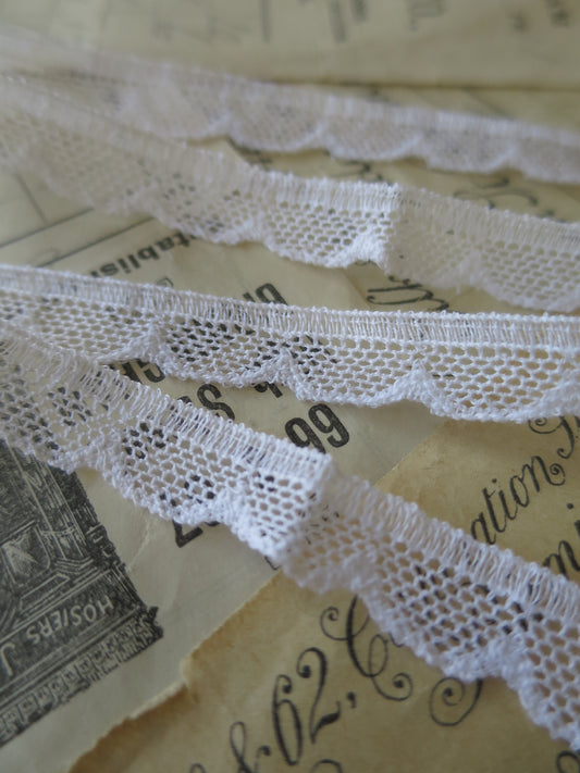 White English Nottingham Lace- Scalloped Net- 1.3 cm