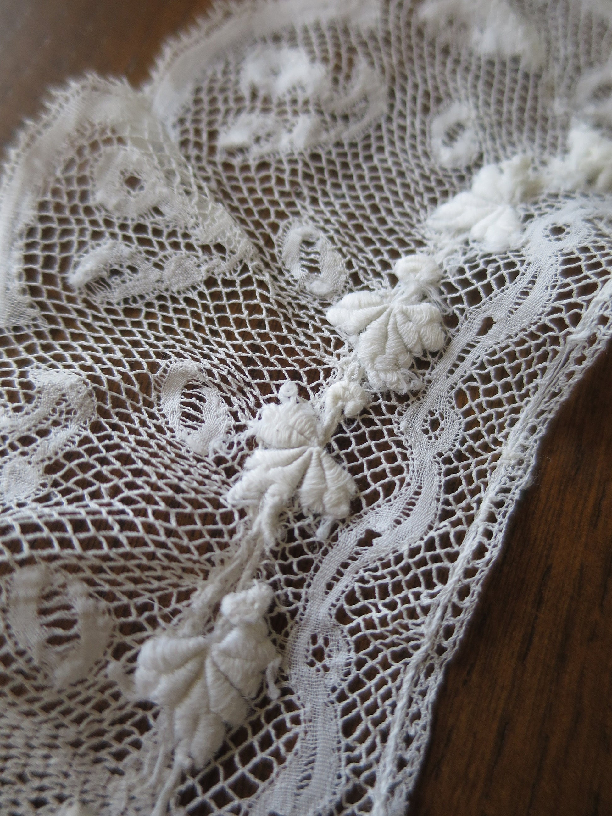 Antique Handmade Valenciennes Bobbin Lace Collar