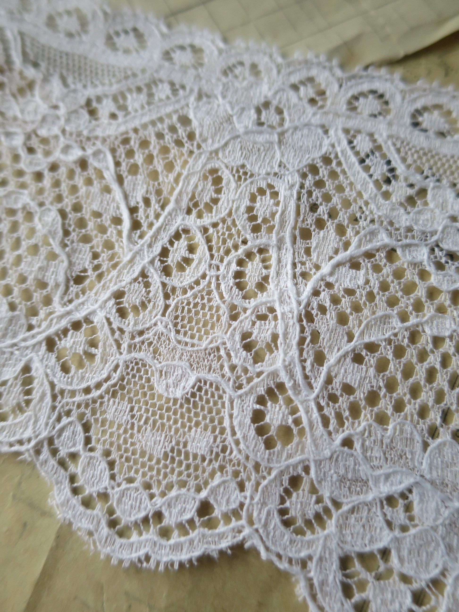 White English Nottingham Lace- Swags & Cartouches Point Lace- 9.8 cm