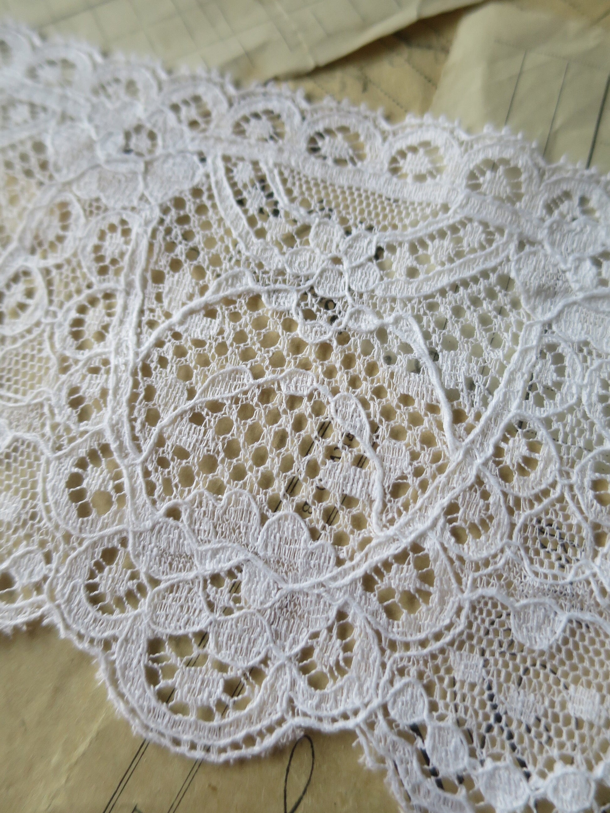 White English Nottingham Lace- Swags & Cartouches Point Lace- 9.8 cm