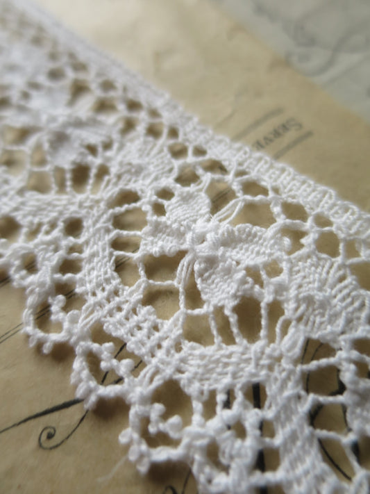 White English Nottingham Cluny Lace- Traditional Torchon Butterflies- 4.3 cm