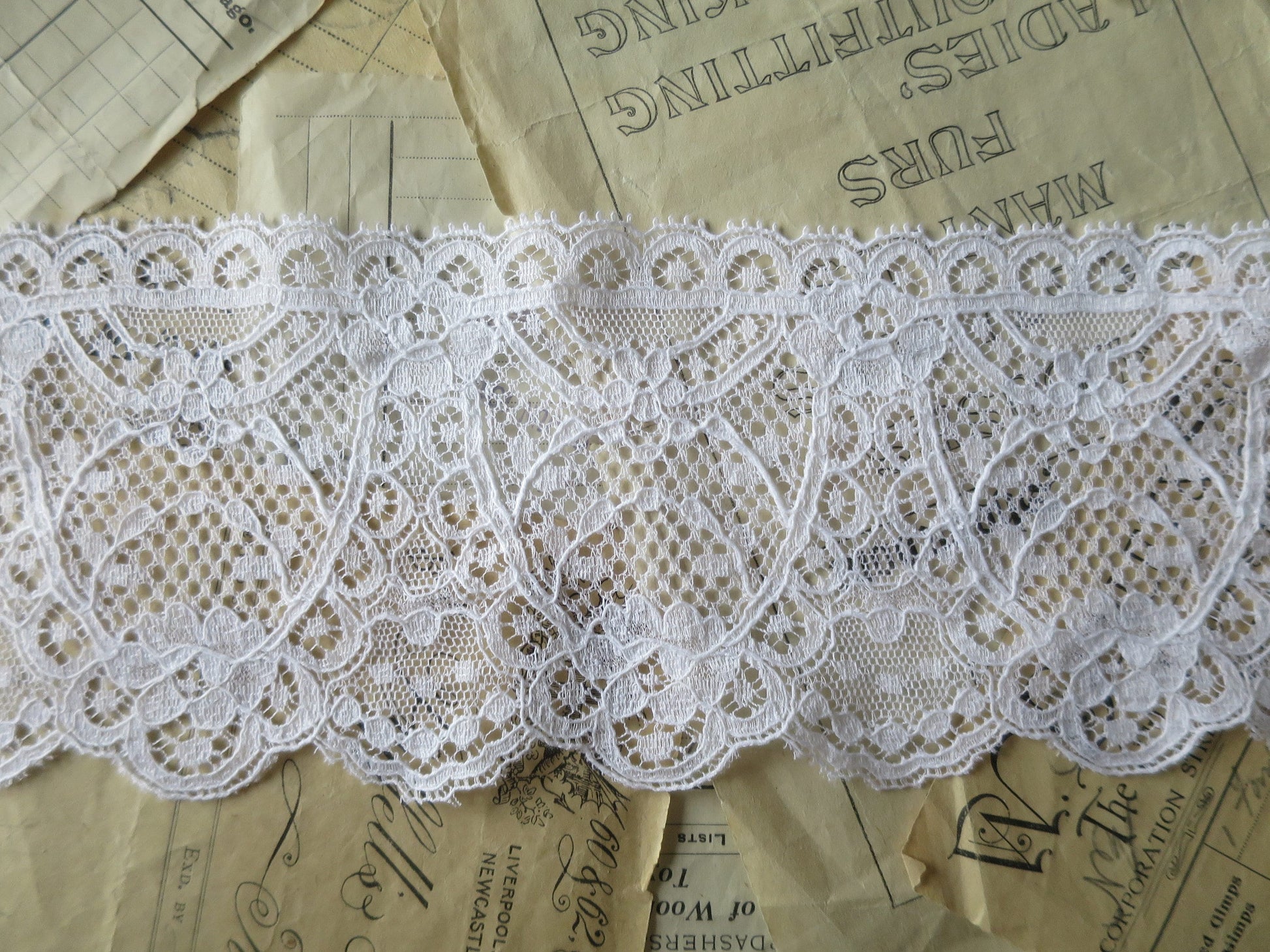 White English Nottingham Lace- Swags & Cartouches Point Lace- 9.8 cm