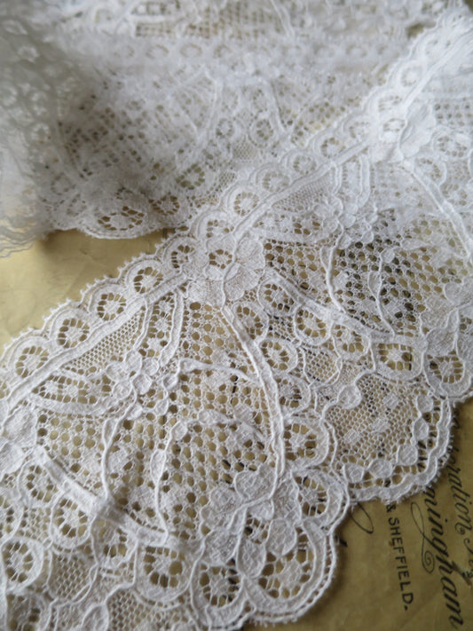 White English Nottingham Lace- Swags & Cartouches Point Lace- 9.8 cm