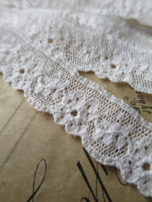 Off White English Nottingham Lace- Floral Point Lace- 1.8 cm