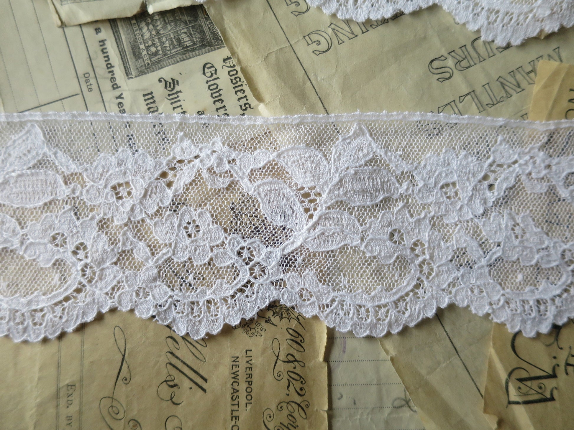 White English Nottingham Lace- Chantilly Swags & Flowers 7.5 cm