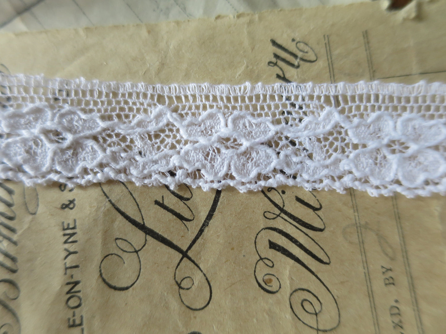 White English Nottingham Lace- Alencon Flowers 1.7 cm