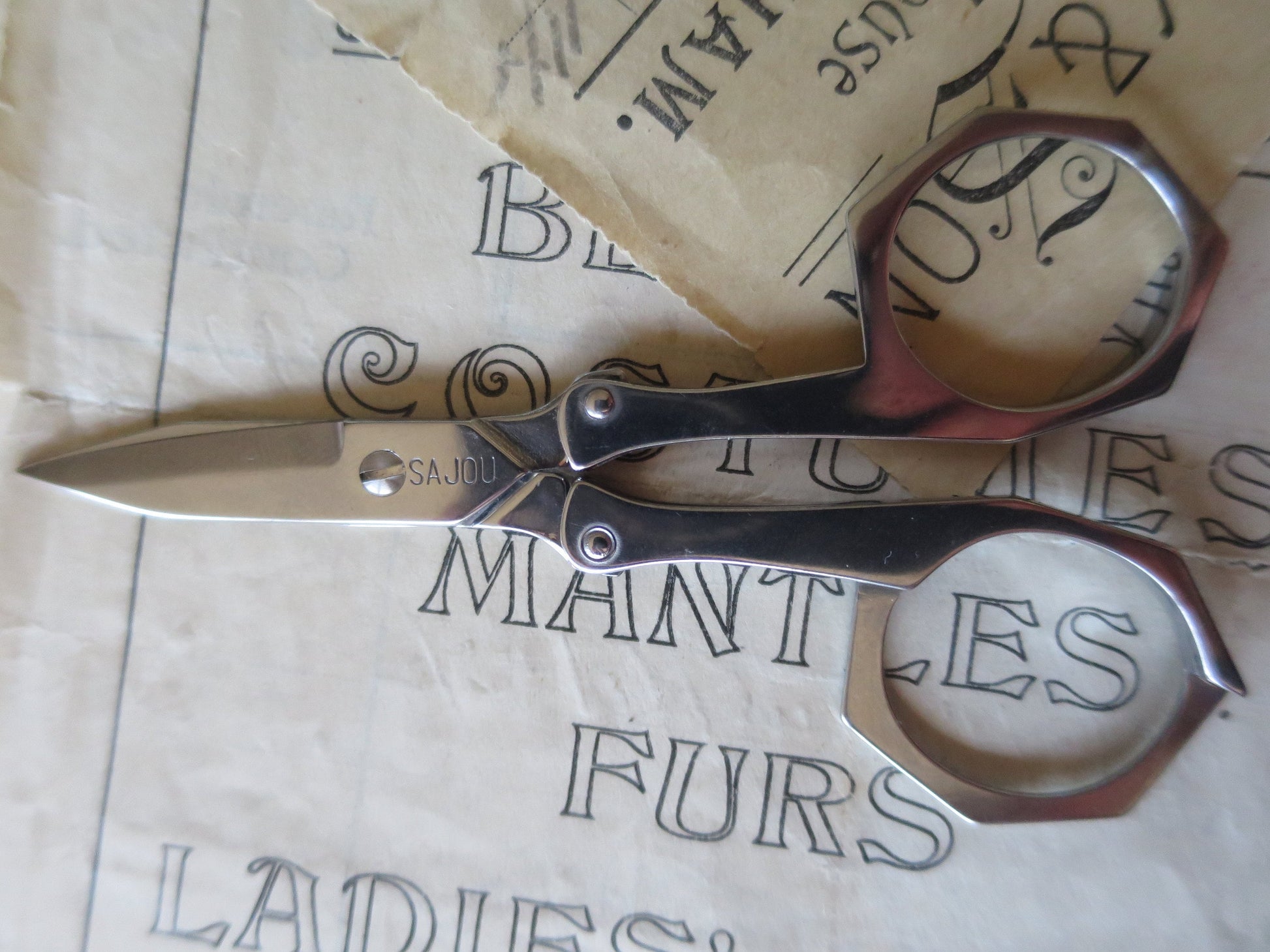 Sajou Folding Travel Embroidery Scissors