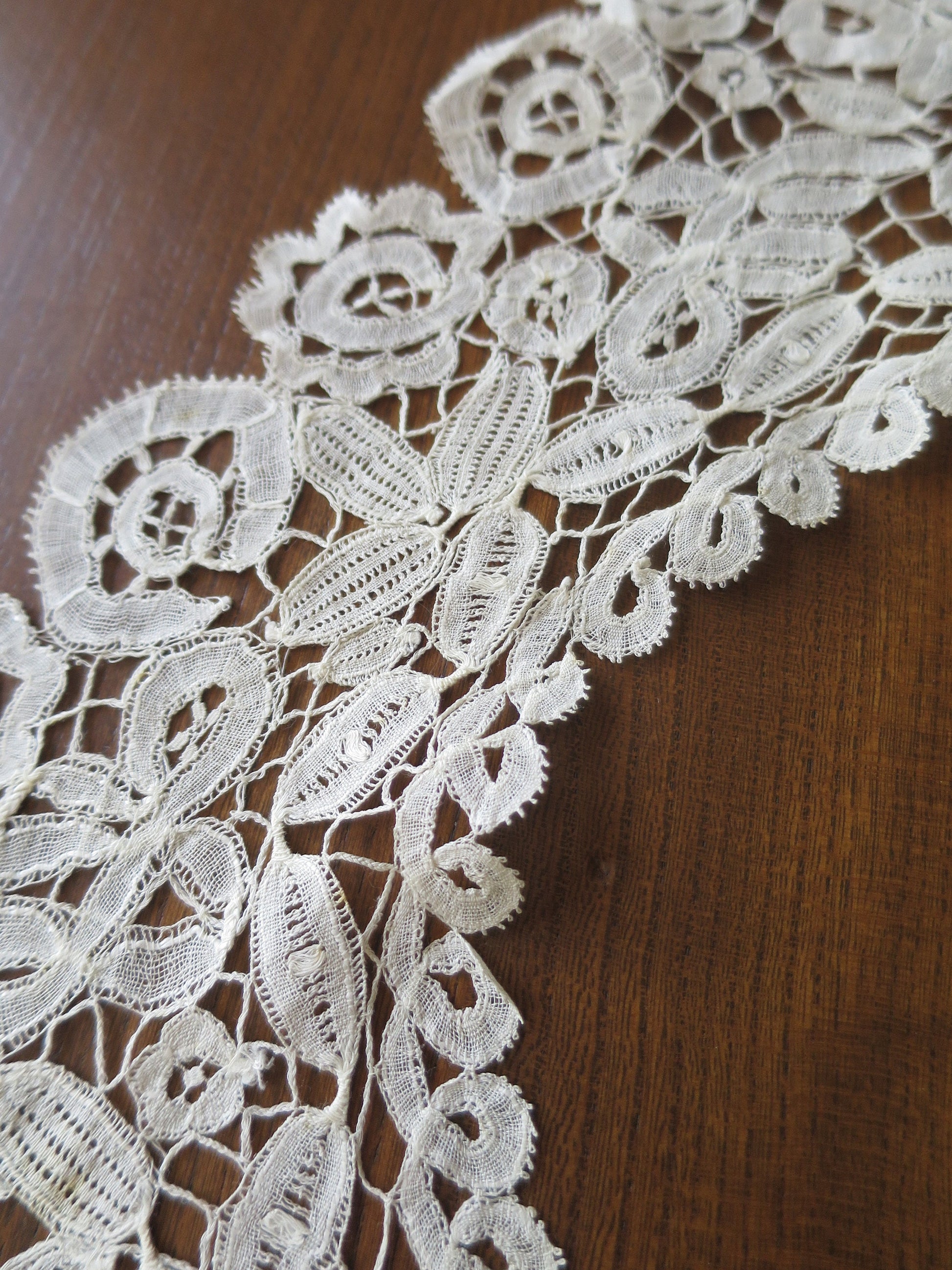 Antique Handmade Honiton Bobbin Lace Collar