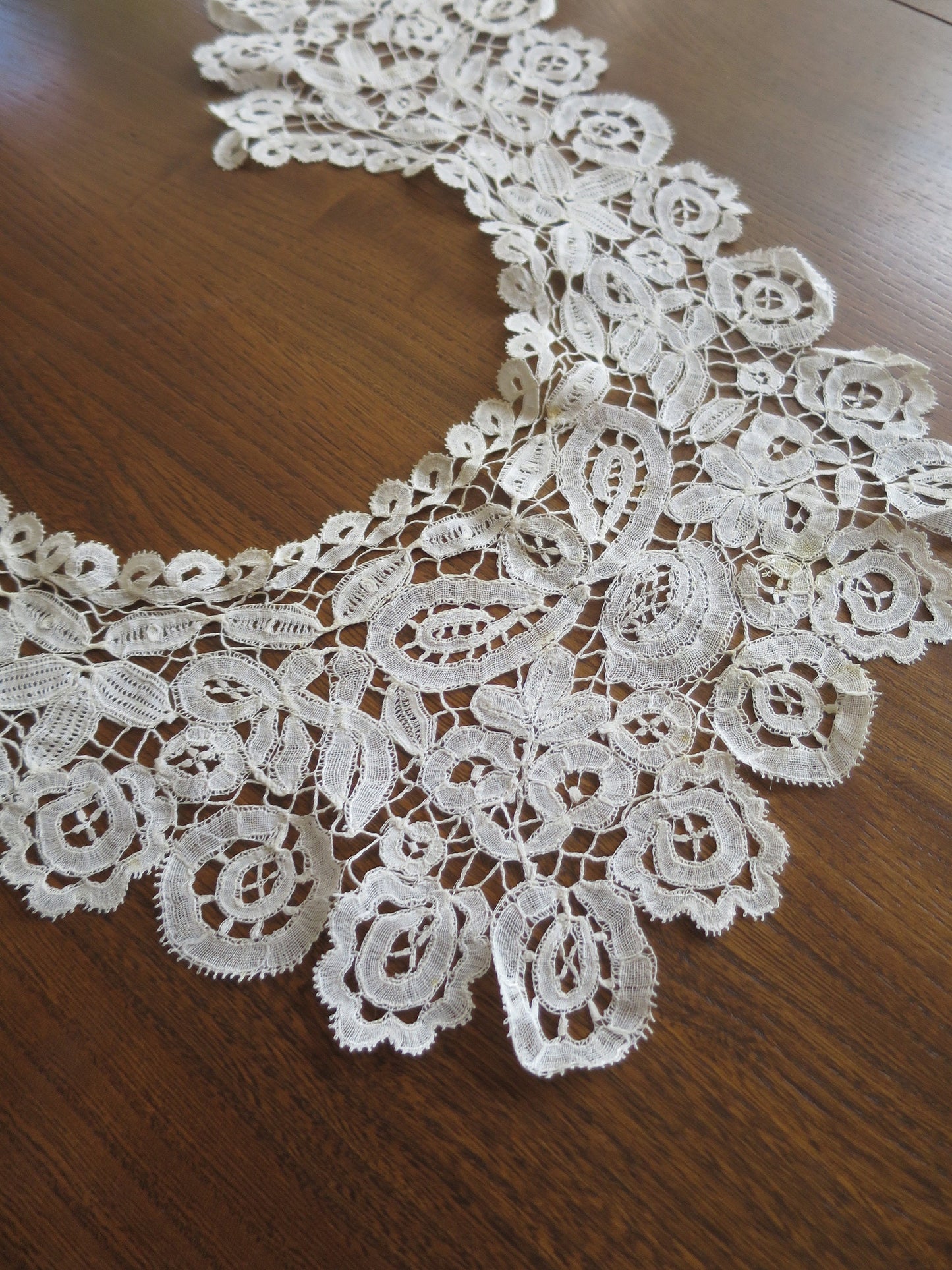 Antique Handmade Honiton Bobbin Lace Collar