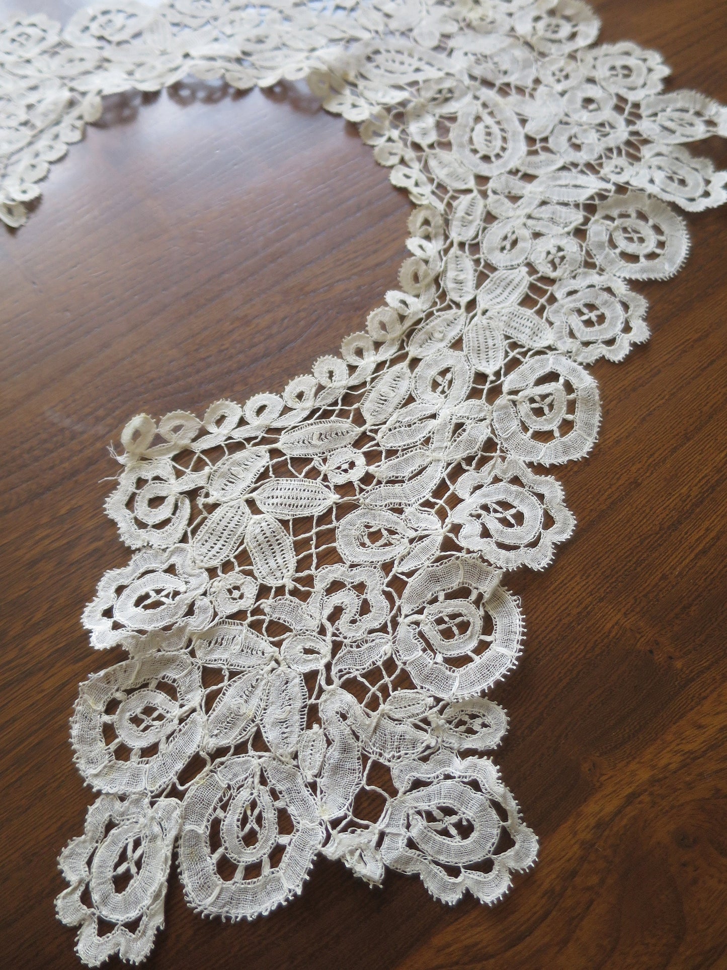 Antique Handmade Honiton Bobbin Lace Collar