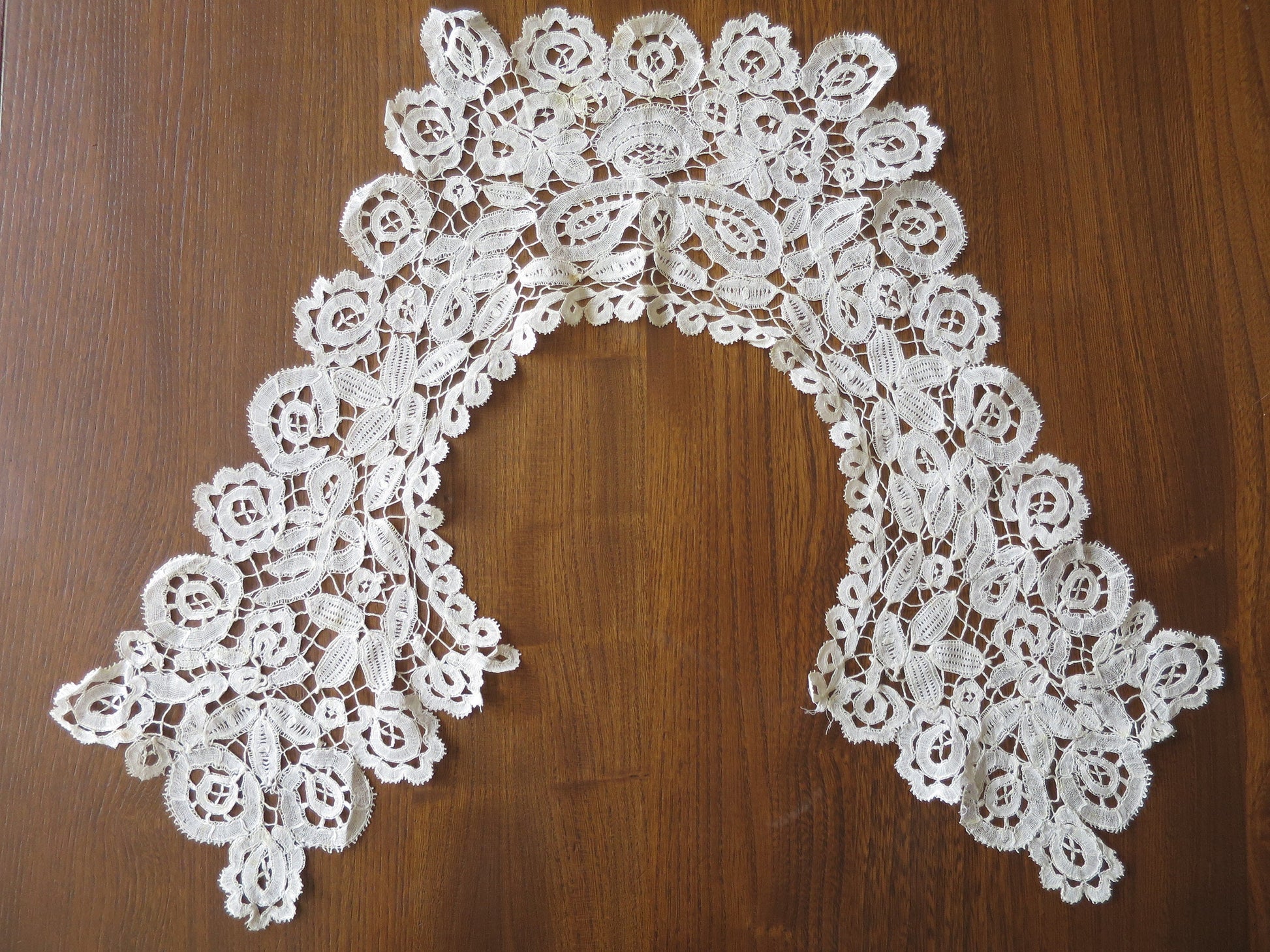 Antique Handmade Honiton Bobbin Lace Collar