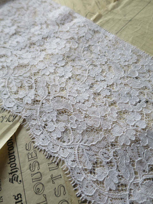 White English Nottingham Lace- Floral Eyelash- 16 cm