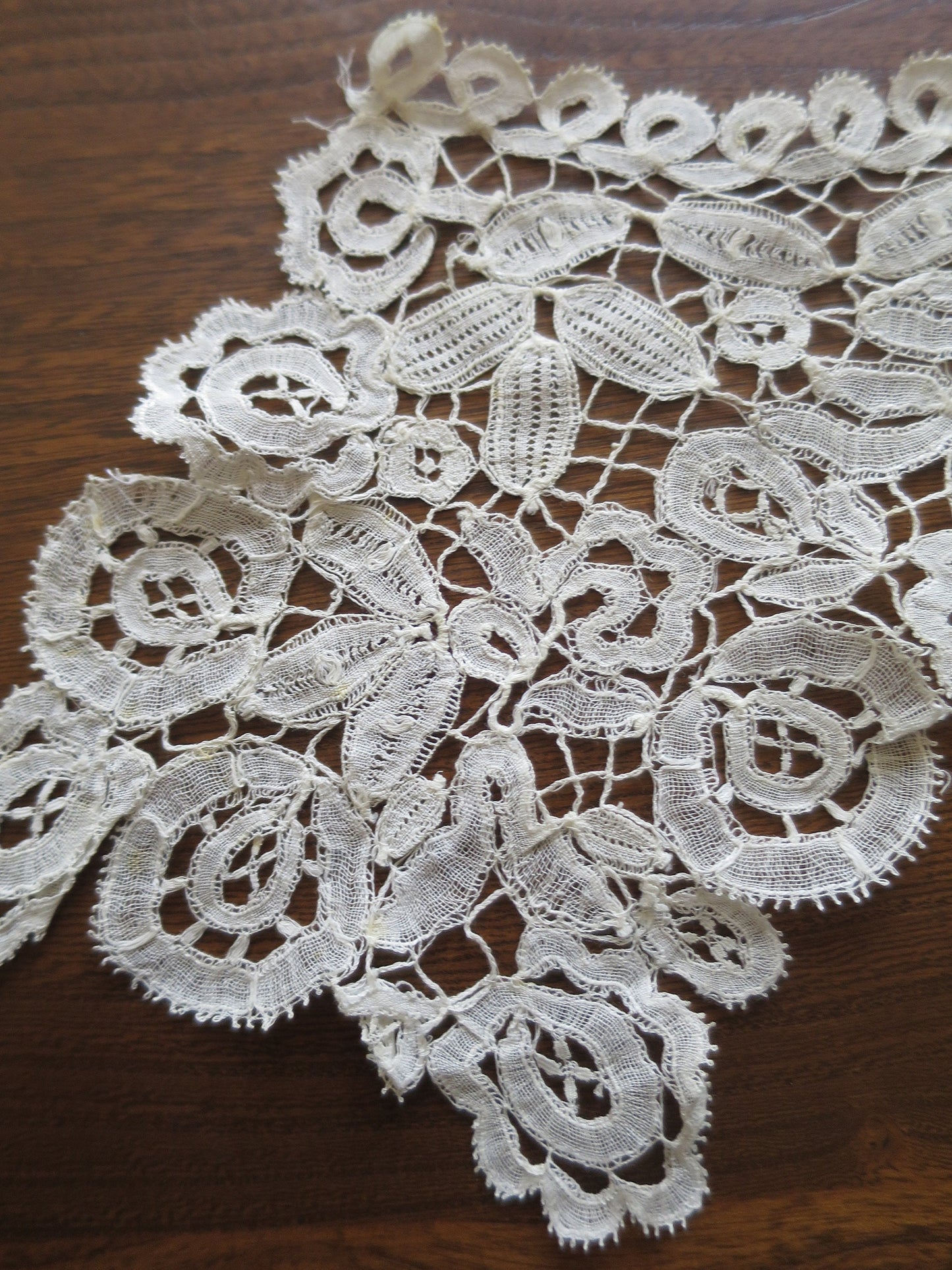 Antique Handmade Honiton Bobbin Lace Collar