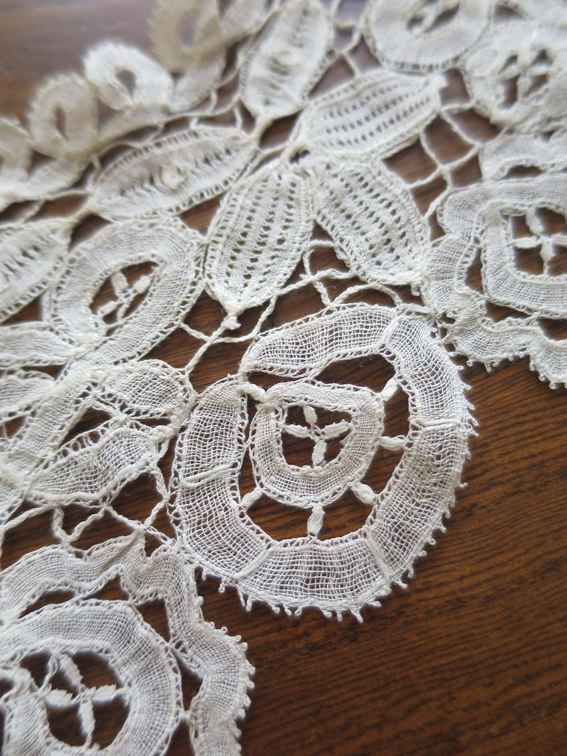 Antique Handmade Honiton Bobbin Lace Collar