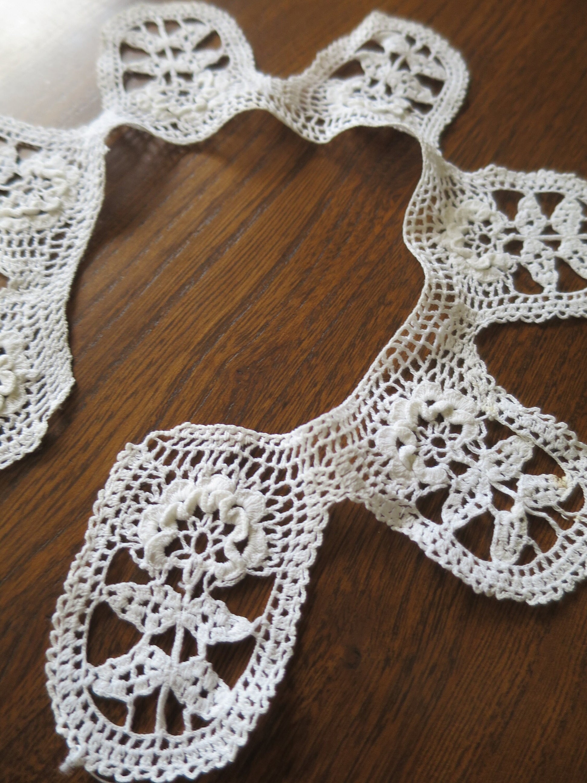 Antique Hand Crochet Lace Collar- Floral Cartouches