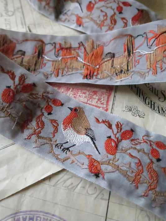 Robins & Berries 40 mm Jacquard Woven Ribbon- Grey