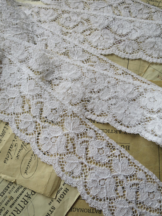 White English Nottingham Lace- Scalloped Raised Floral Guipure- 5.5 cm