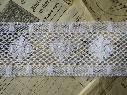 White English Nottingham Lace- Scalloped Trellis Guipure- Insertion- 5.5 cm