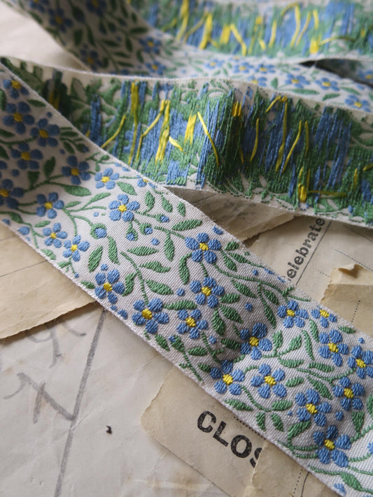 Forget-me-nots 25 mm Jacquard Woven Ribbon