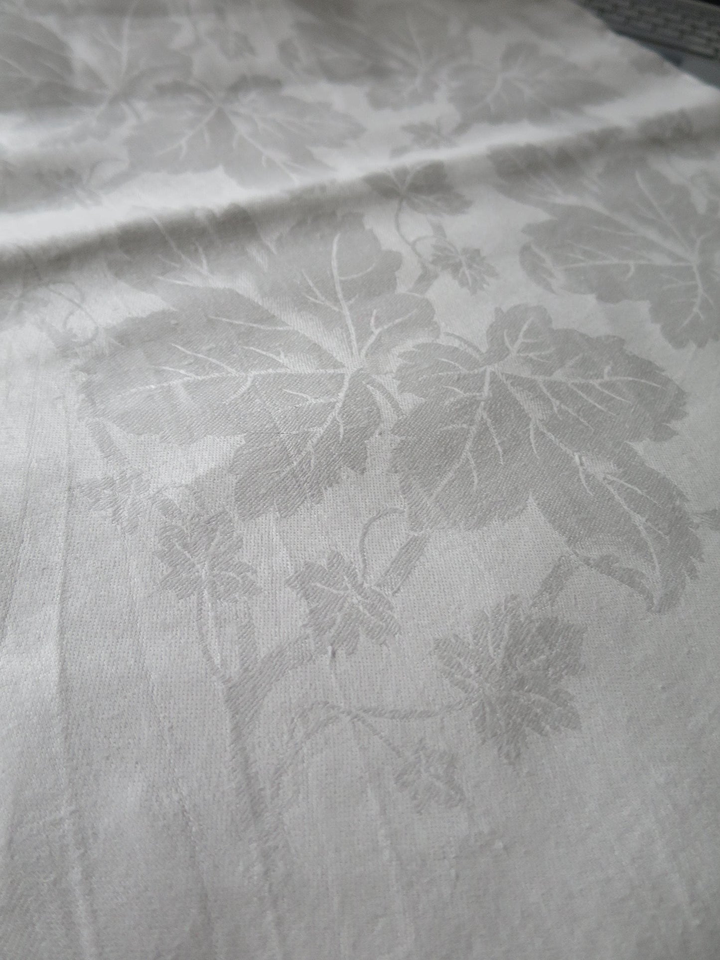 Vintage Irish Linen Damask Table Cloth- Ivy & Stipes- 177 x 193 cm/ 70 x 76 "