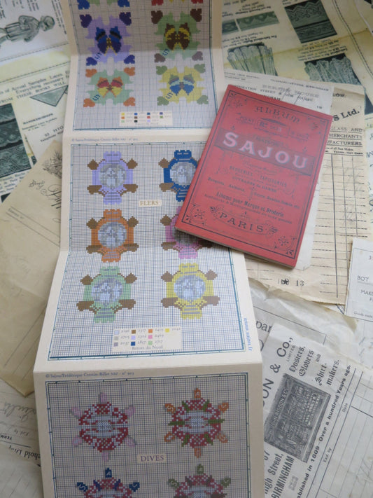 Sajou Red Cross Stitch Album 903- Sajou Thread Cards